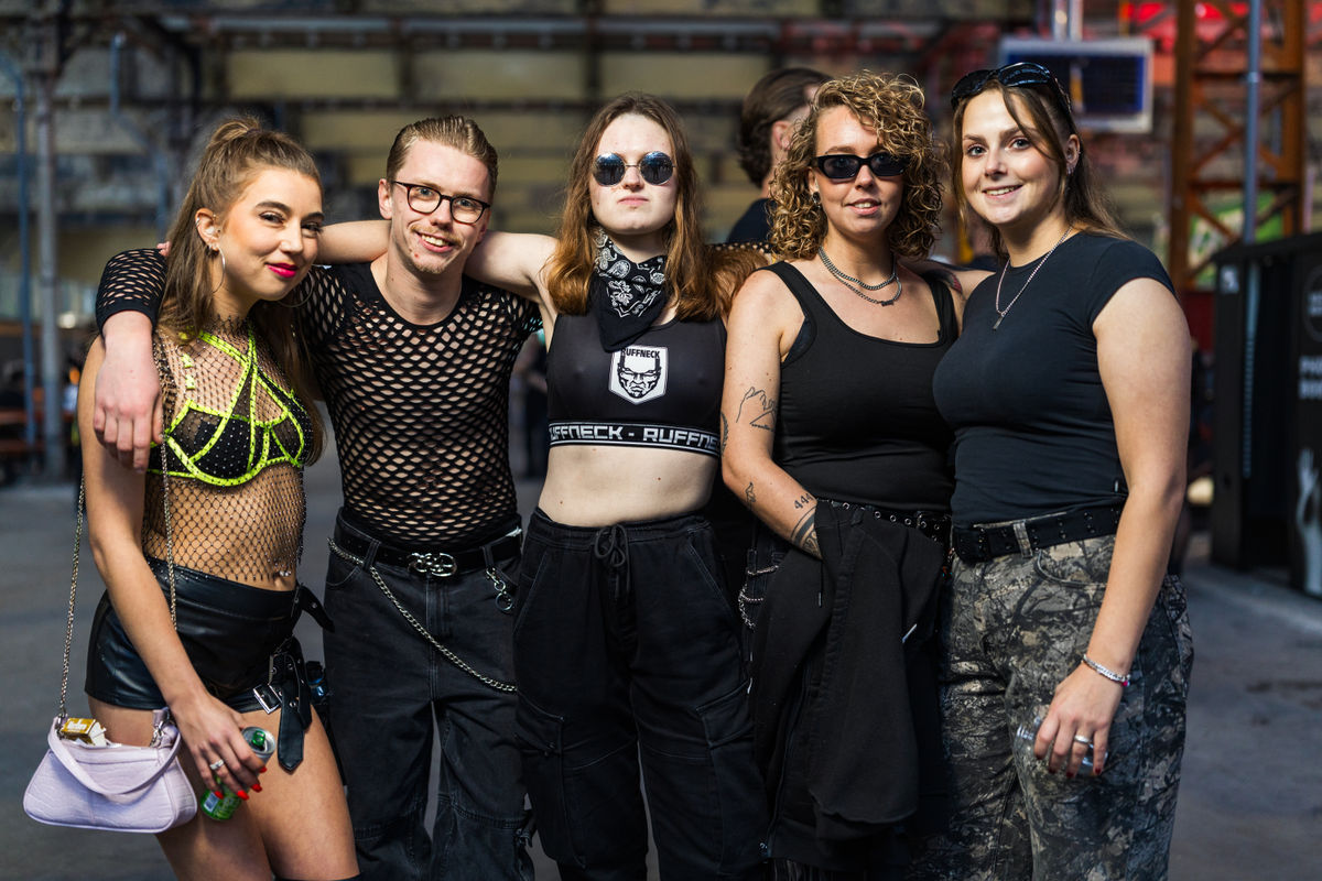 Loading... just a sec